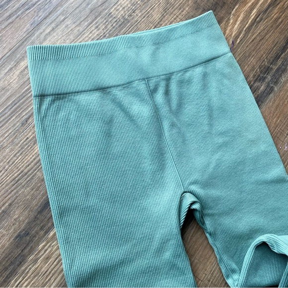 Fabletics Green Leggings flare (xs) - Picture 2 of 4